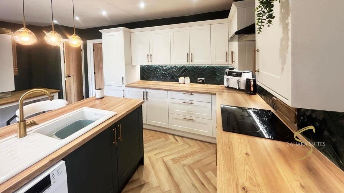 Stylish 2Bed - Manchester - Free Parking Hyde Exteriör bild