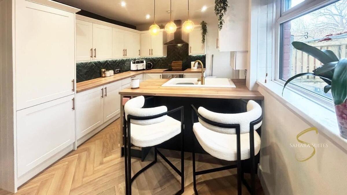 Stylish 2Bed - Manchester - Free Parking Hyde Exteriör bild